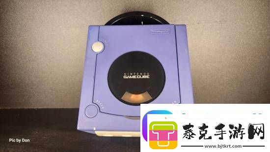 任天堂蓝色gamecube原型机拍卖